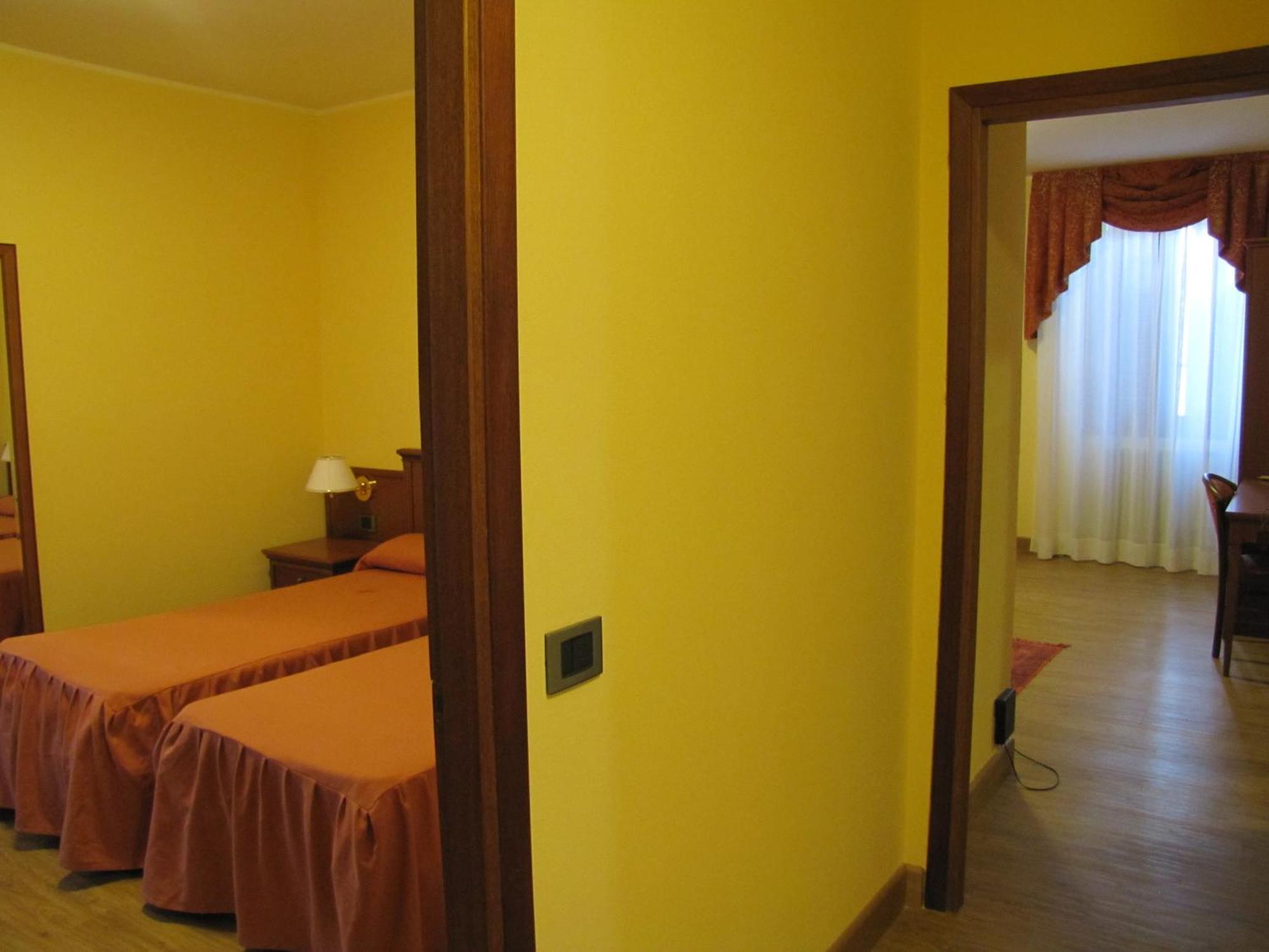 Hotel Ristorante Combolo Teglio Εξωτερικό φωτογραφία