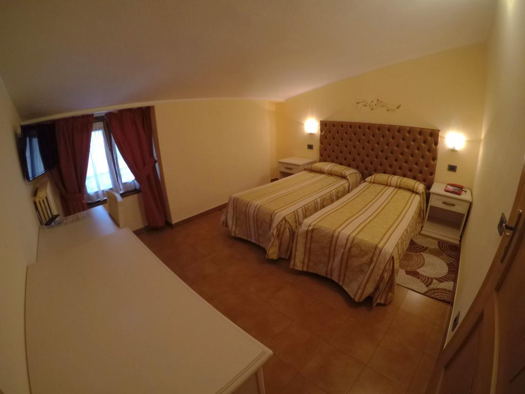 Hotel Ristorante Combolo Teglio Εξωτερικό φωτογραφία